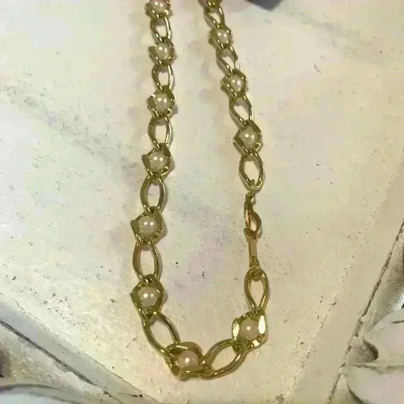 NWT Costume Jewelry: Gold & Pearl Chain - Picture 4 of 4